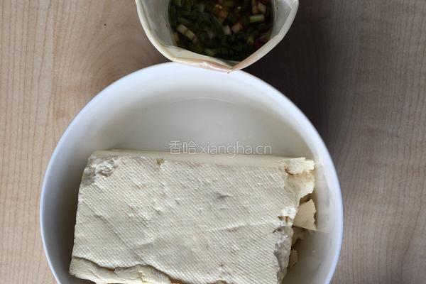 小葱豆腐（微波炉）的做法图解1