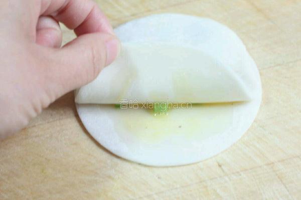 饺子皮变身葱油饼的做法图解4