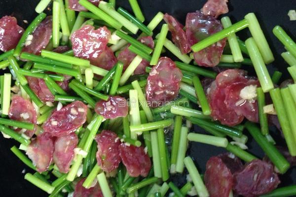 蒜苔炒腊肠的做法图解6