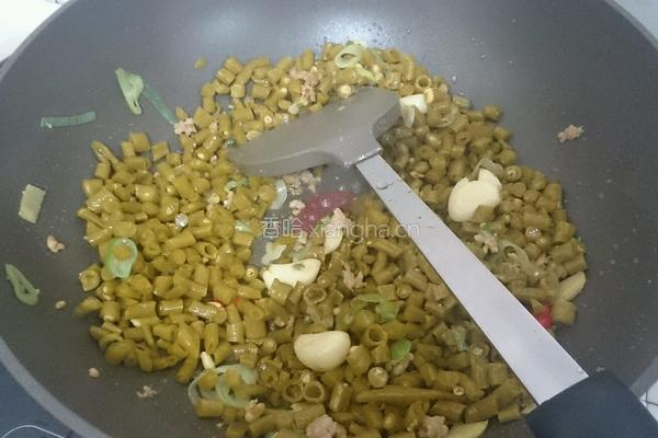 酸豆角炒鸡杂的做法图解5