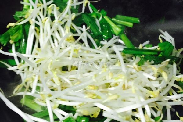 豆芽韭菜炒香干的做法图解4