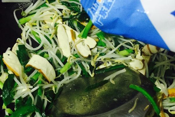 豆芽韭菜炒香干的做法图解6