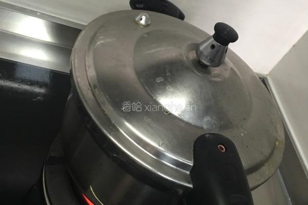 大骨海带山药的做法图解3