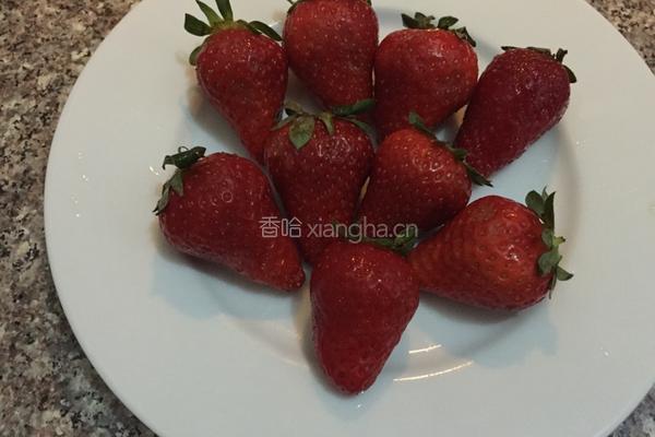 奶香草莓松饼的做法图解1
