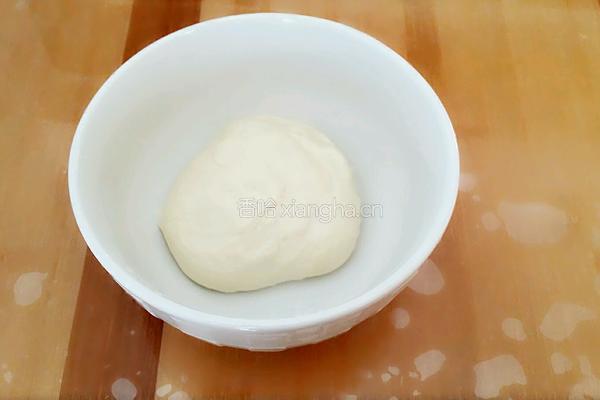 薄底火腿披萨的做法图解3
