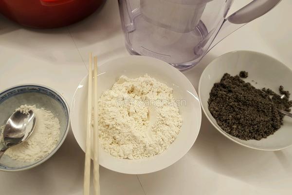 香酥黑芝麻馅饼的做法图解1