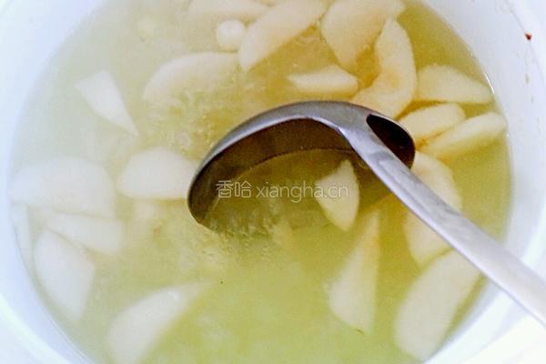 雪梨银耳莲子羹的做法图解5