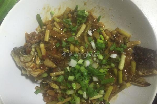 酸菜鲫鱼的做法图解3