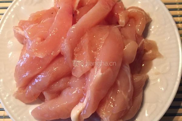 菠萝海鲜鸡柳炒黑糙米饭的做法图解4