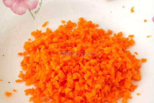 胡萝卜鸡蛋米汤羹（宝宝食谱）的做法图解2