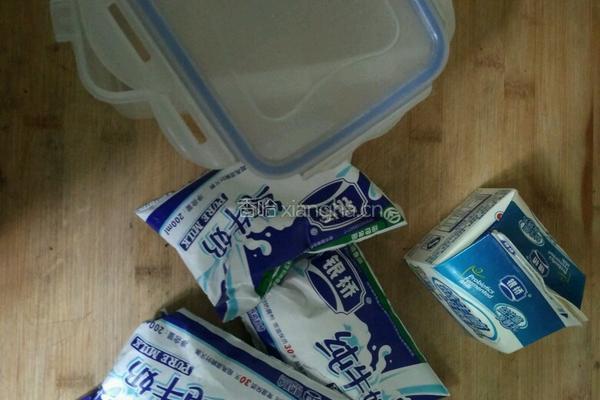 电饭煲老酸奶的做法图解1