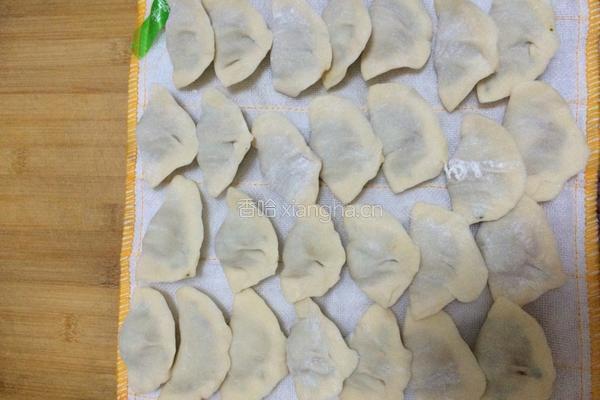 香菜大肉饺子的做法图解4