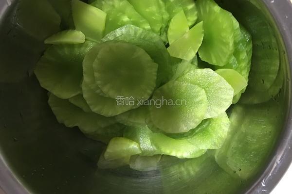 腊鸭莴苣的做法图解2