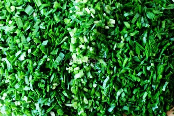 西葫芦韭菜鸡蛋虾米水饺的做法图解1