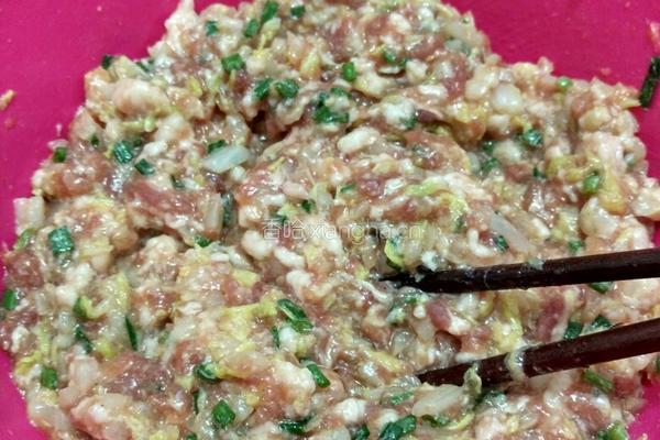 白菜猪肉饺子(麦穗饺子包法)的做法图解3