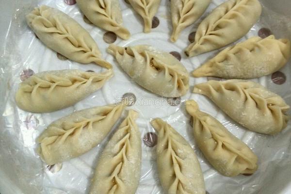 白菜猪肉饺子(麦穗饺子包法)的做法图解12