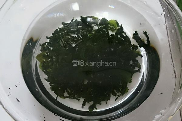 裙带鸡蛋汤的做法图解1