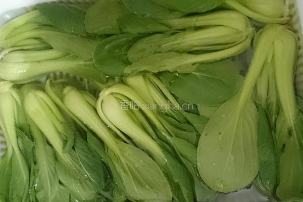 蒜泥青菜的做法图解1