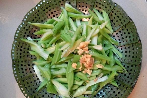 芹菜炒肉丝的做法图解2