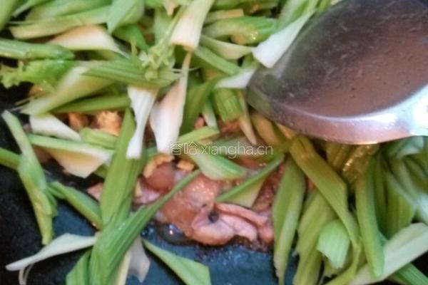 芹菜炒肉丝的做法图解4