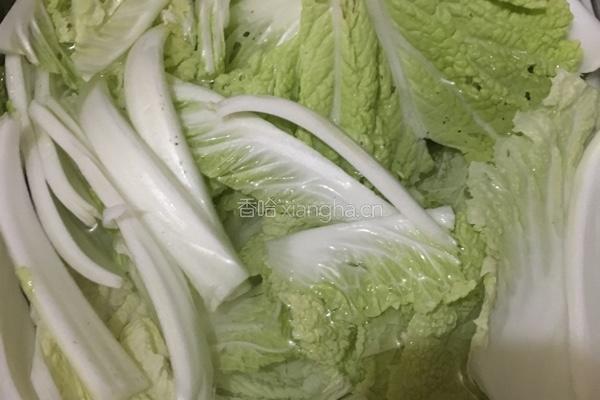 干瑶柱虾米白菜汤的做法图解1