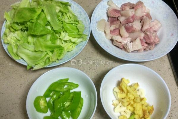 手撕包菜炒肉片的做法图解1
