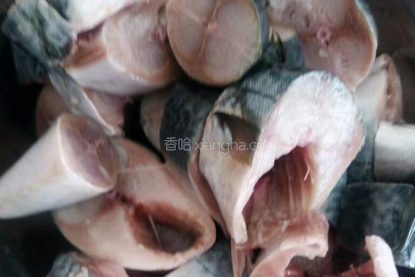 红烧青占鱼的做法图解1
