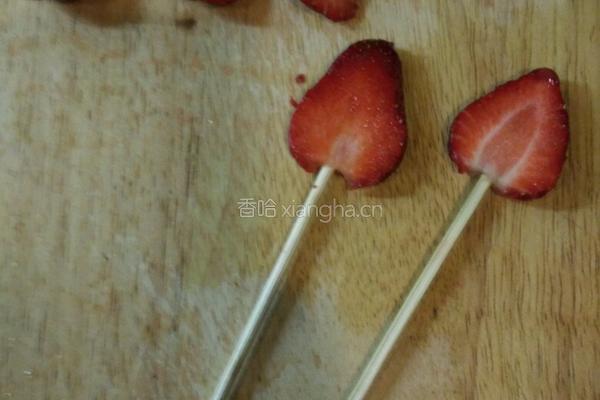 DIY草莓棒棒糖的做法图解2