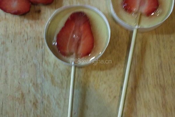 DIY草莓棒棒糖的做法图解6