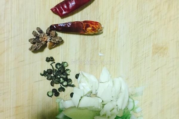 酱爆洋白菜的做法图解2