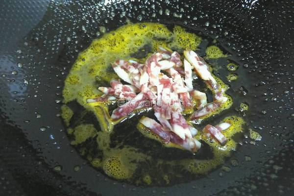 野芹菜炒香肠的做法图解3