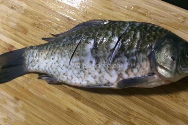 茄香黄豆鱼的做法图解1