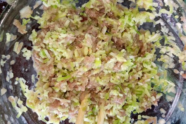 牛肉大蒸饺的做法图解2