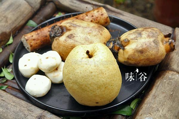 梨藕荸荠汤的做法图解1