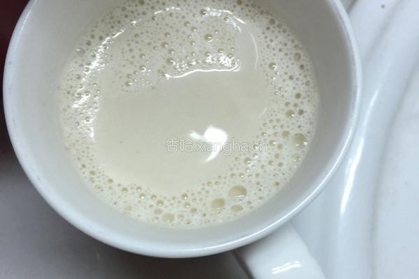 蜂蜜奶茶的做法图解7