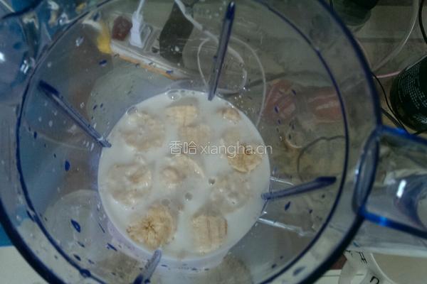 香蕉奶昔的做法图解2