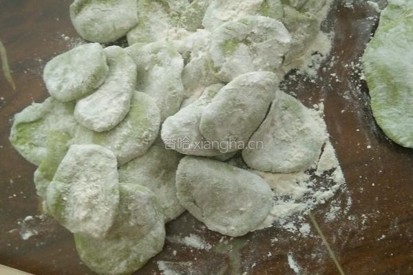 艾草汁饺子的做法图解3