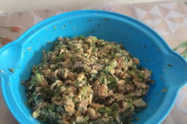 芹菜香菇馅饺子的做法图解1