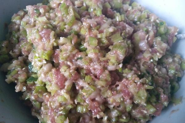 芹菜猪肉饺的做法图解2