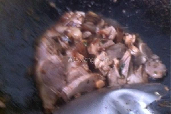 卤味猪蹄炒青椒的做法图解4