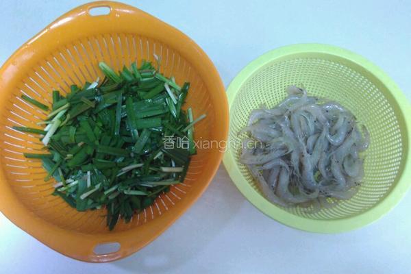 韭菜炒小米虾的做法图解1