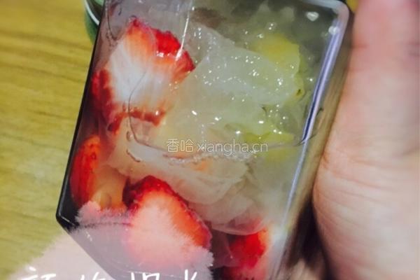 春天了,教你做一份颜值超高的银耳羹。的做法图解6