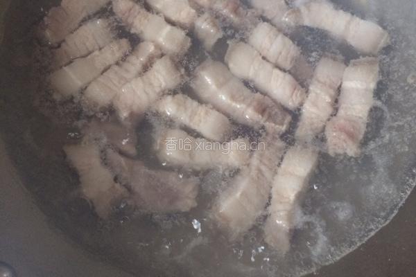 红烧肉土豆烧豆角的做法图解2