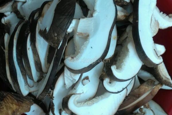 香菇油菜的做法图解3