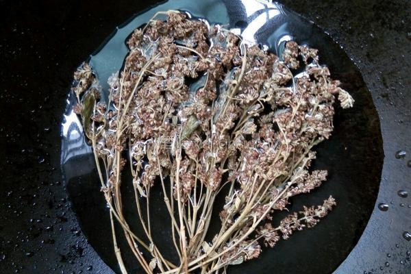 黄色糯米饭的做法图解1
