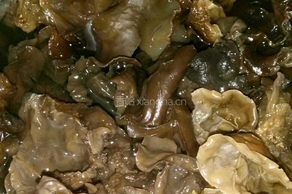 荷兰豆炒木耳的做法图解2