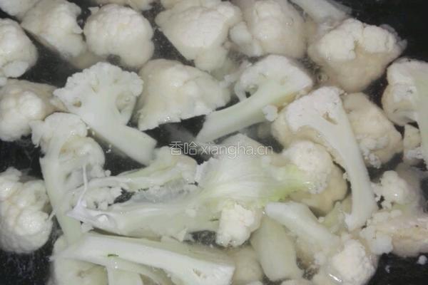 香辣菜花的做法图解1