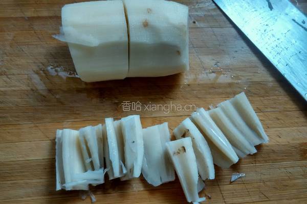 香菇炒莲藕的做法图解3