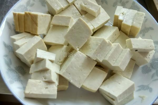 蘑菇炒豆腐的做法图解2