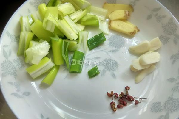 蘑菇炒豆腐的做法图解3
